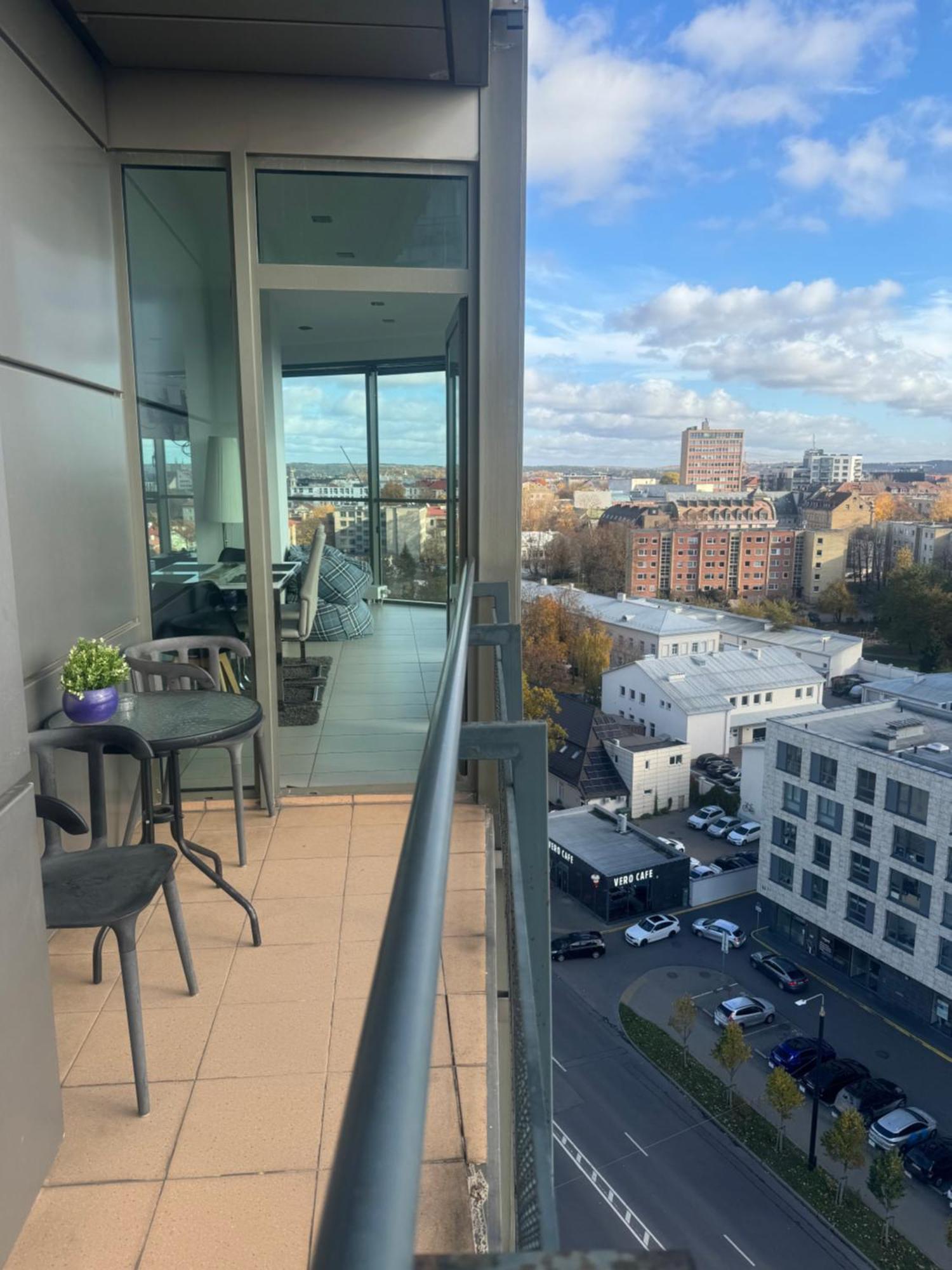 Helios Luxury Apartment In Vilnius Skyscraper Exterior photo